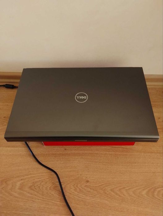 Лаптоп за работа и игри