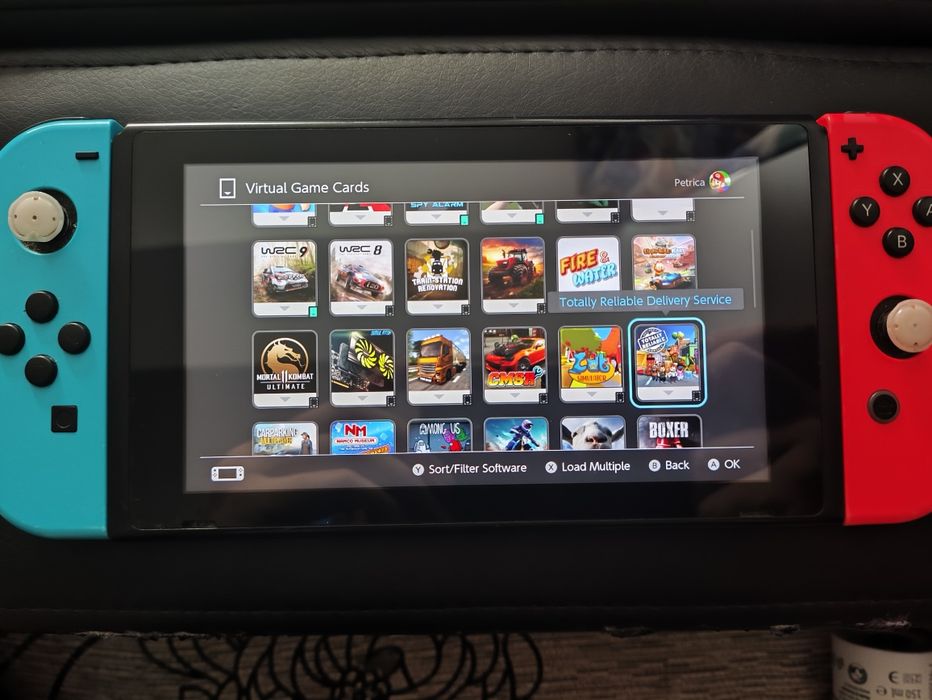 Vând Nintendo Switch cu accesorii ,detalii in descriere