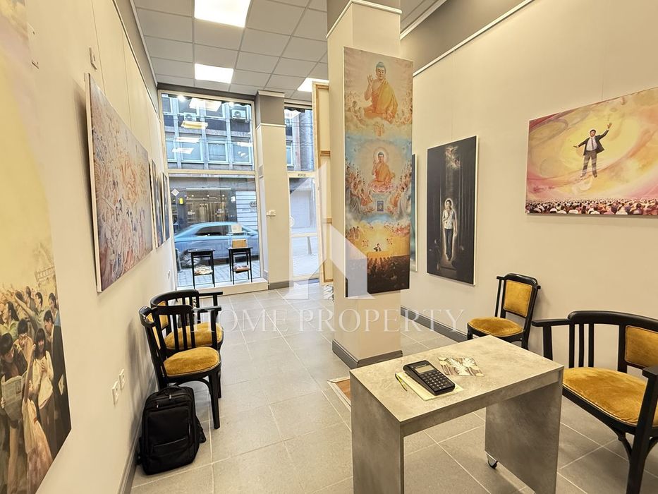 Отдава под наем Магазин в Център, 32 кв.м.