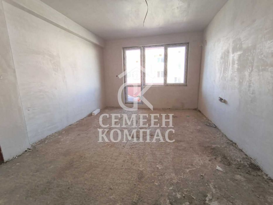 Двустаен апартамент в Остромила