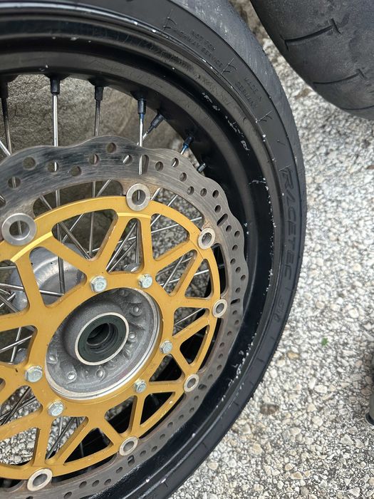 Супермото капли Honda CRF с преден апарат Brembo M50 и помпа 16x18