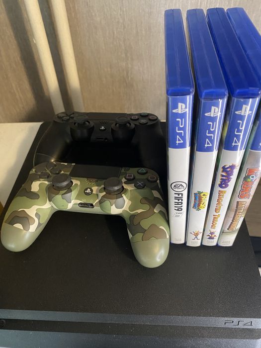 Ps4 slim 500GB, с 2 джойстика