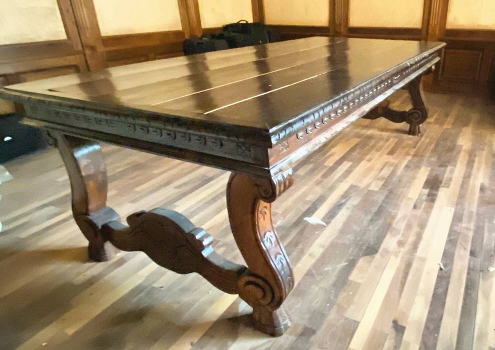 Старинный мебельный гарнитур в стиле испанский Ренессанс