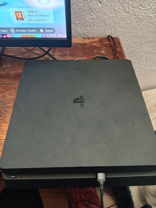 Ps4 slim 500gb със 15 игри