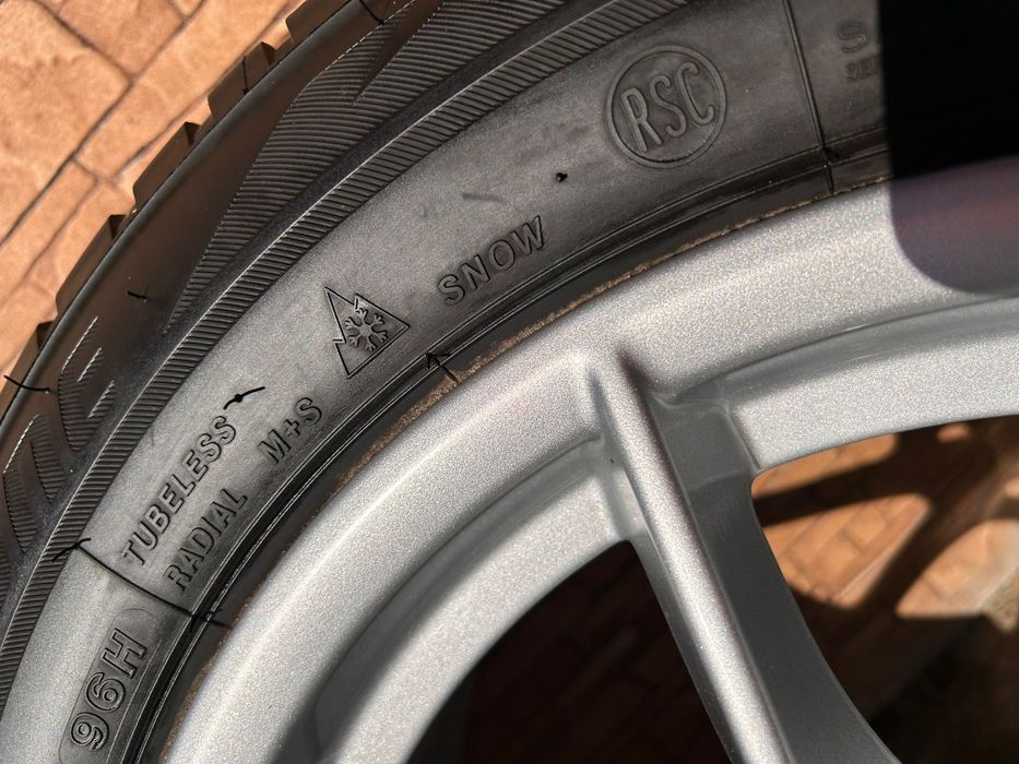 Vând jante Bmw modelu nou 5×112 . Aproape noi, cu cauciucuri de iarnă