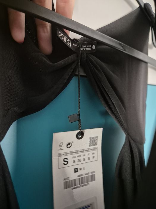 Rochie neagra drapata Zara noua etichetă Măsura S spate gol