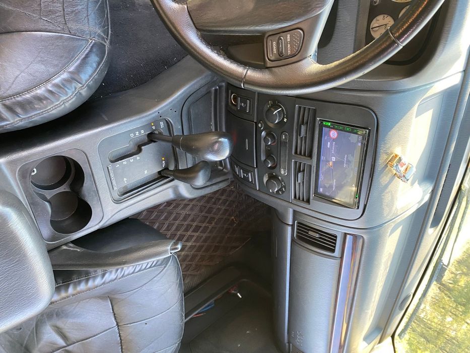 Jeep Grand Cherokee cu troliu 6 tone pregatit offroad stare impecabila