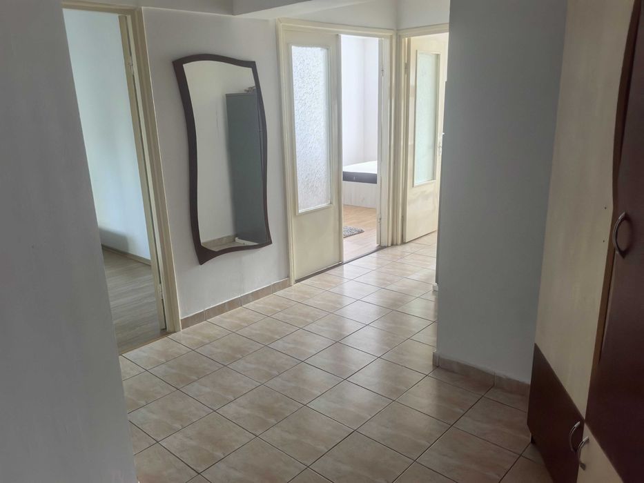 Închiriez apartament