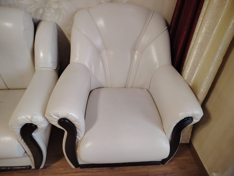 Продается диван два кресла