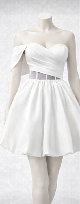 Нова бяла къса рокля