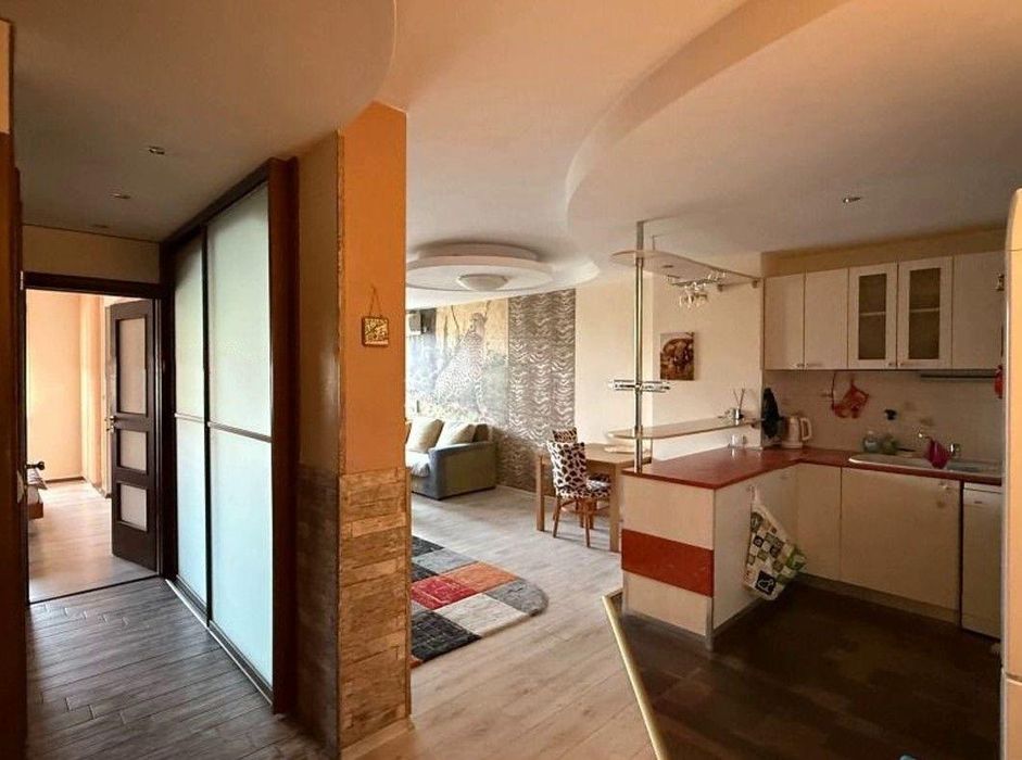 Дава се под наем Двустаен апартамент в София, Студентски град - 86 кв.м за 664 € - Снимка #3