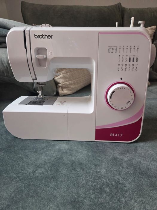 Masina de cusut BROTHER RL417VP2, 17 programe, 850 imp/min, alb-roz