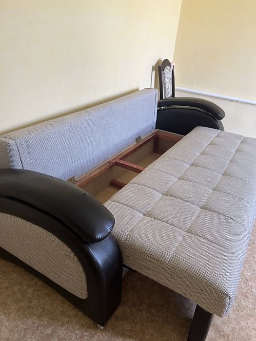 Диван продам уступлю