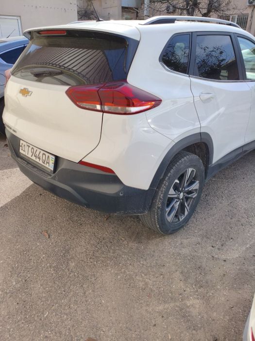 Tracker 2 oq sotiladi