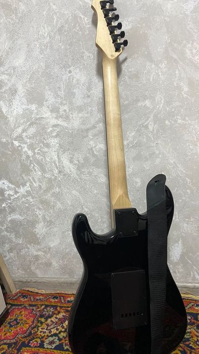 Продам электро гитару.