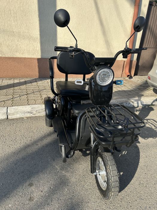 Vand triciclu electric nou