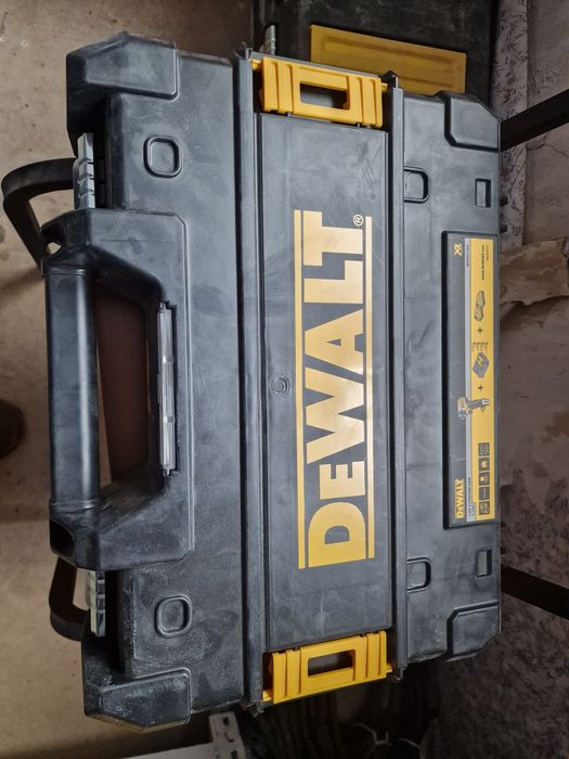 Шуруповерт импакт DeWalt DCF601