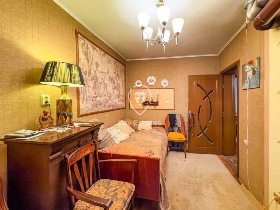 Двуетажна къща с парцел в Средец, област Бургас