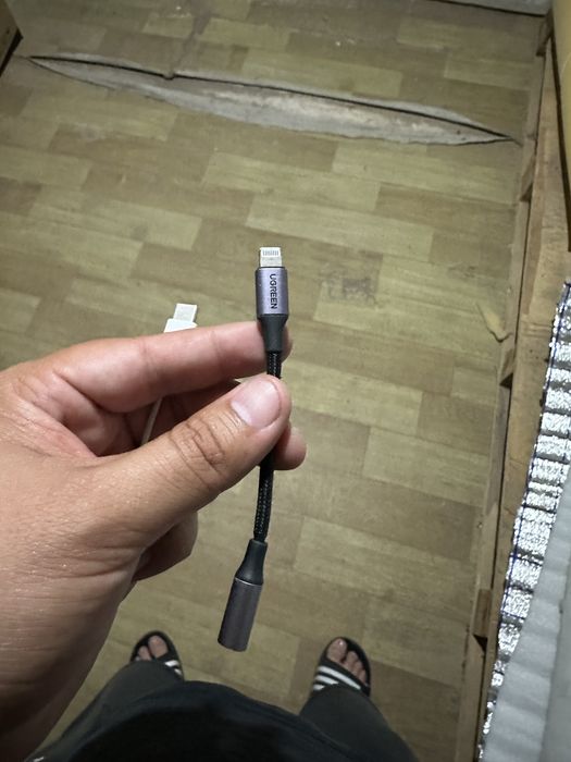 Продам адаптер UGREEN Lightning → 3.5 mm (AUX).