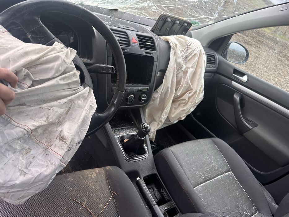 Dezmembrez Volkswagen Golf 5