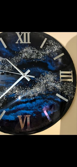 Часовник от епоксидна смола с различни диаметри