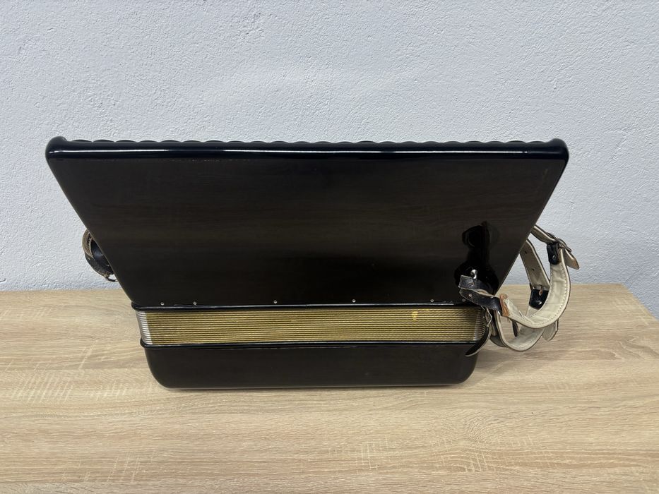 Acordeon Hohner Lucia 4p cu 96 de basi