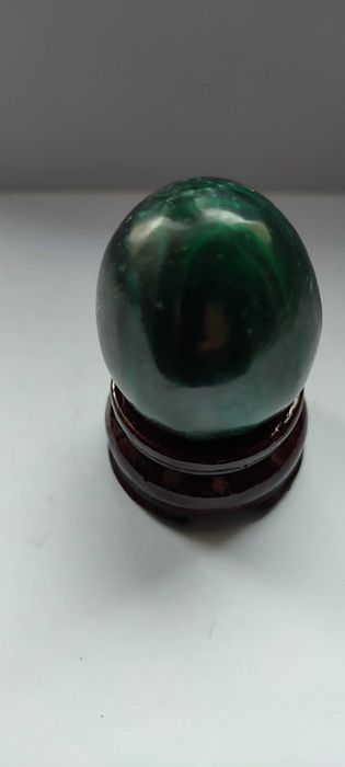 В подарок -ЯЙЦО  из натурального камня МАЛАХИТ