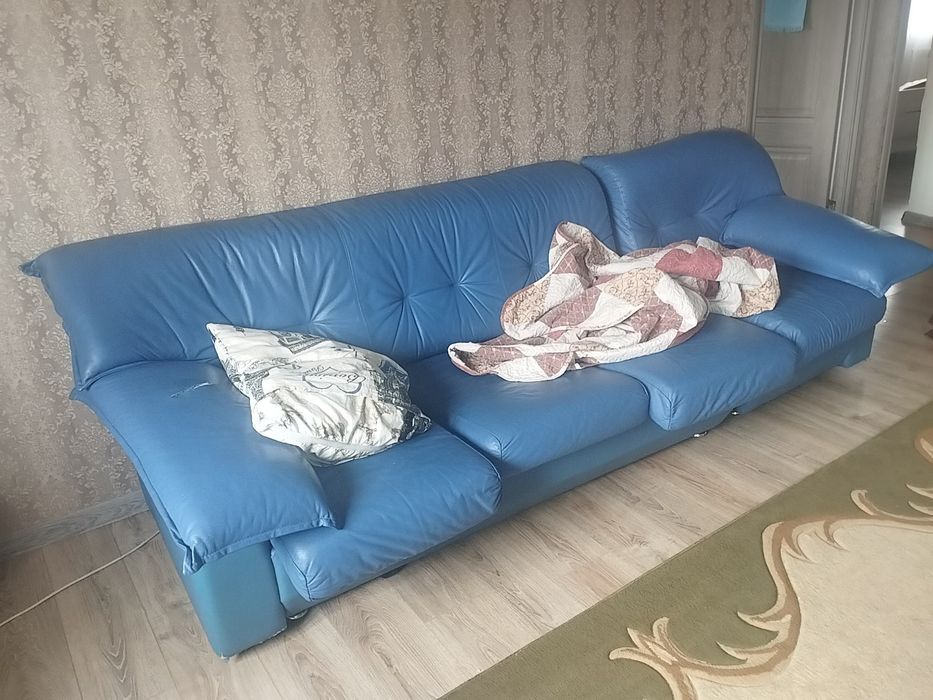 Мягкий диван синий