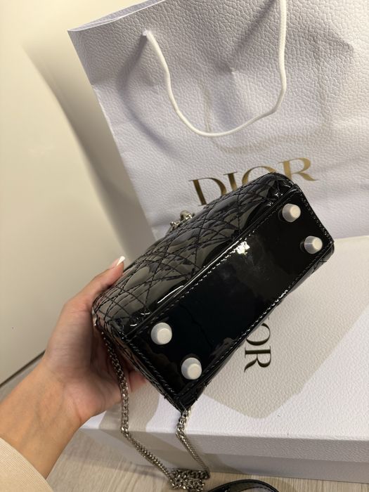 Mini Dior purtata