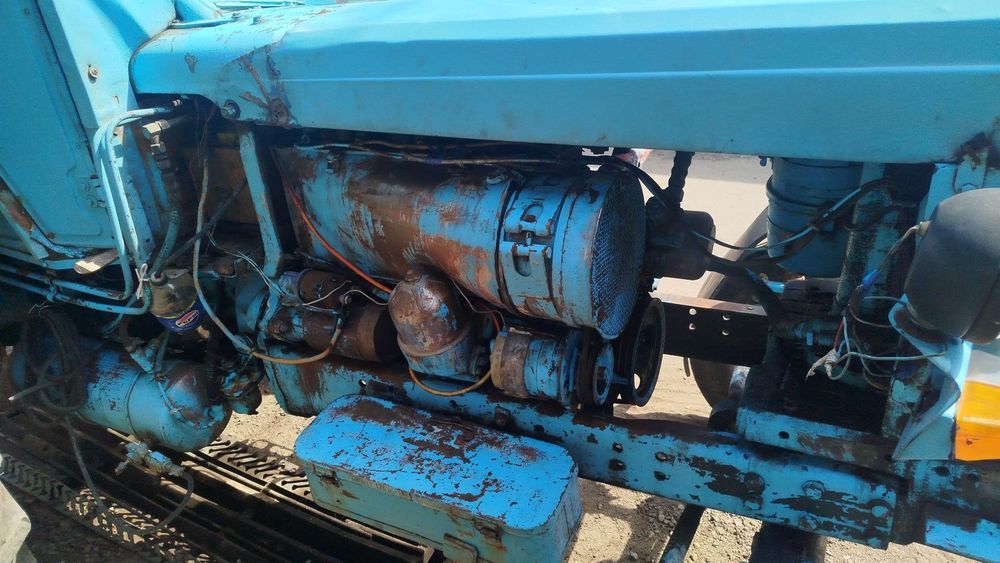 Traktor 28 sotiladi holati yaxshi