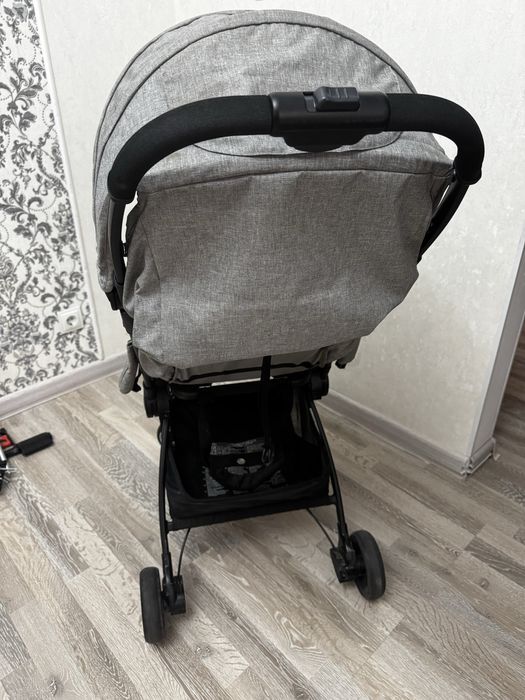 Продам коляску joie