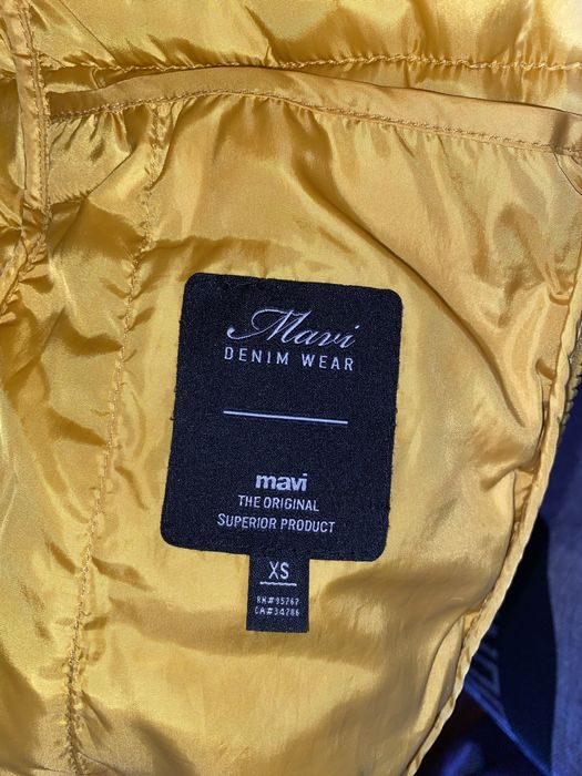 Чисто ново жълто яке Mavi