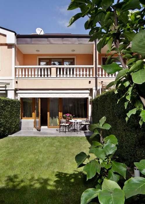 Дава се под наем Къща в София, Бъкстон - 195 кв.м за 500000 € - Снимка #1