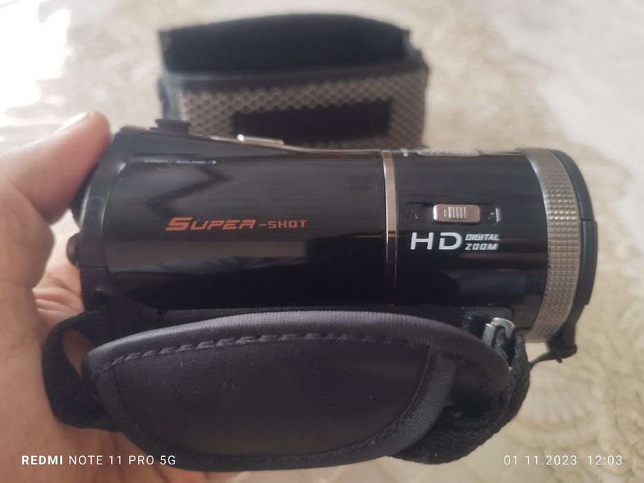 Видеокамера и фотоаппарат SONY