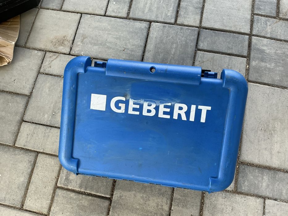 Vind presa sertizare Geberit ACO101 plus cu bacuri TH 16,20,26,32,40 la cutie