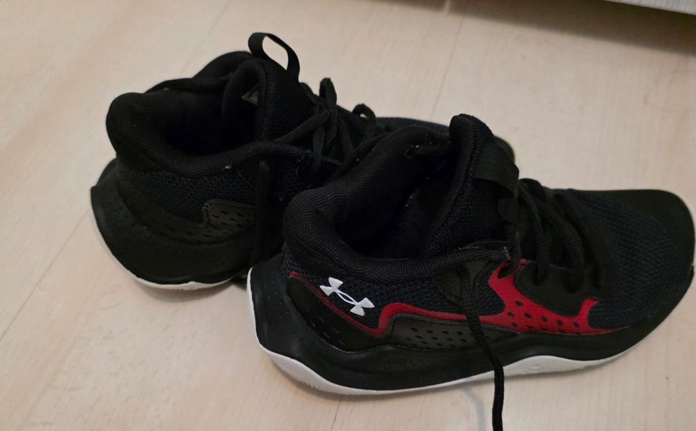 Adidași air nike uptempo 33,5  si under armour 35,5