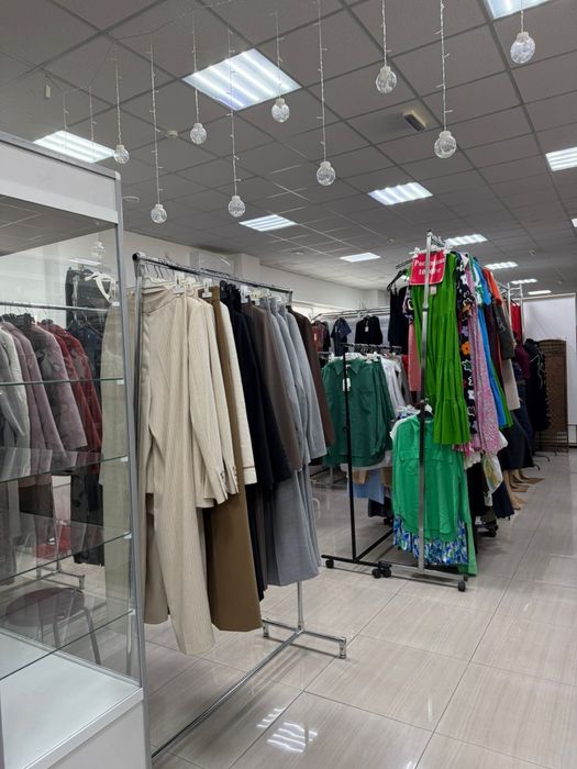 Продаеться  бутик женской одежды