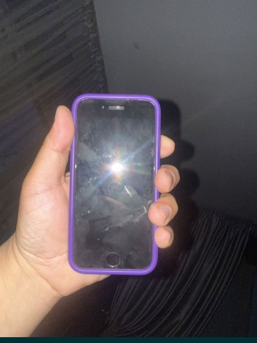 Продам айфон 7 128