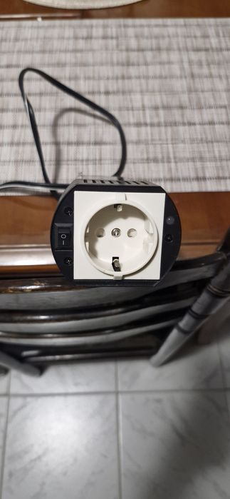 Продавам инвертор 12v,220v.