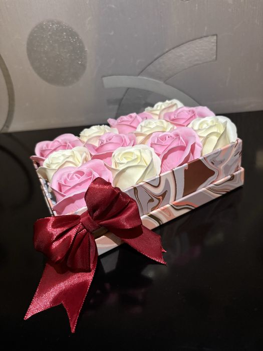 Cutie cu trandafiri de sapun