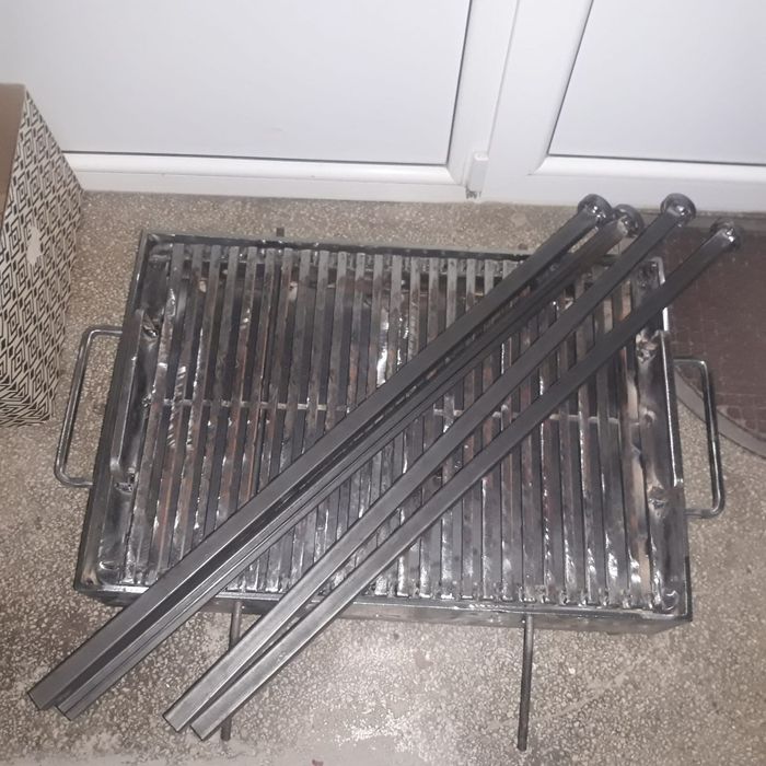 Grătare cu picioare detasabile