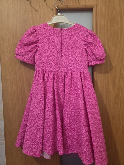 Продам платья нарядные