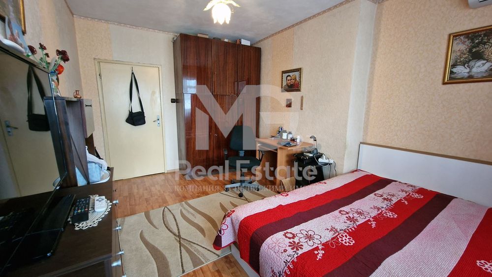 Двустаен с ТРИ отделни помещения и ГАРАЖ в Центъра на Асеновград!