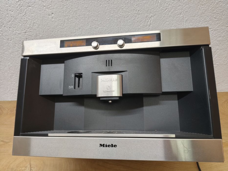 Кафе машина за вграждане Miele