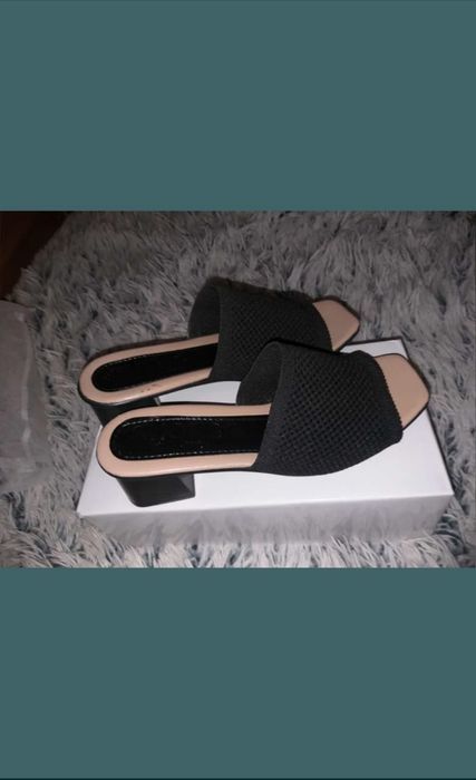 Продам черные босоножки - новые!