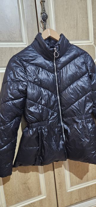 Продам куртку на весну за 2000