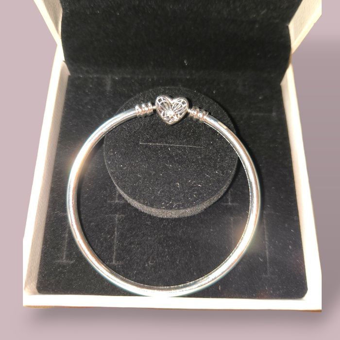 Pandora "Heart and Butterfly bangle" гривна