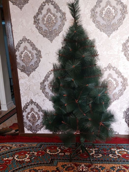 1 yarim metrlik yangi yil archasi sotiladi xolati yangi alo darajada