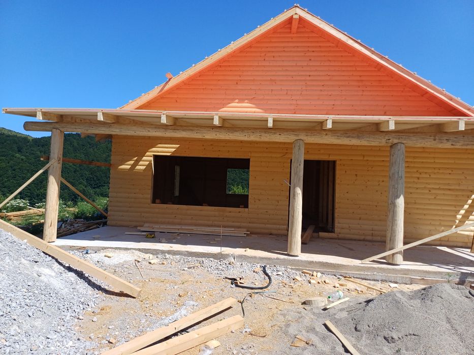 Case și cabane din lemn la cerere!