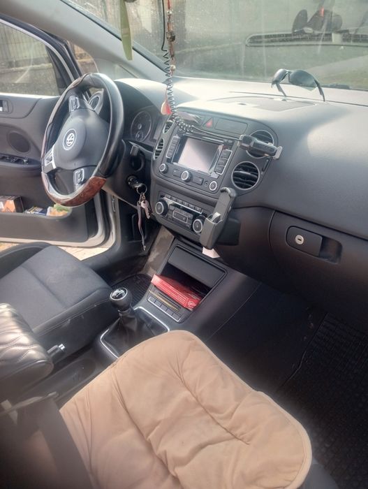 Vînd Volkswagen golf 6 plus anul 2012